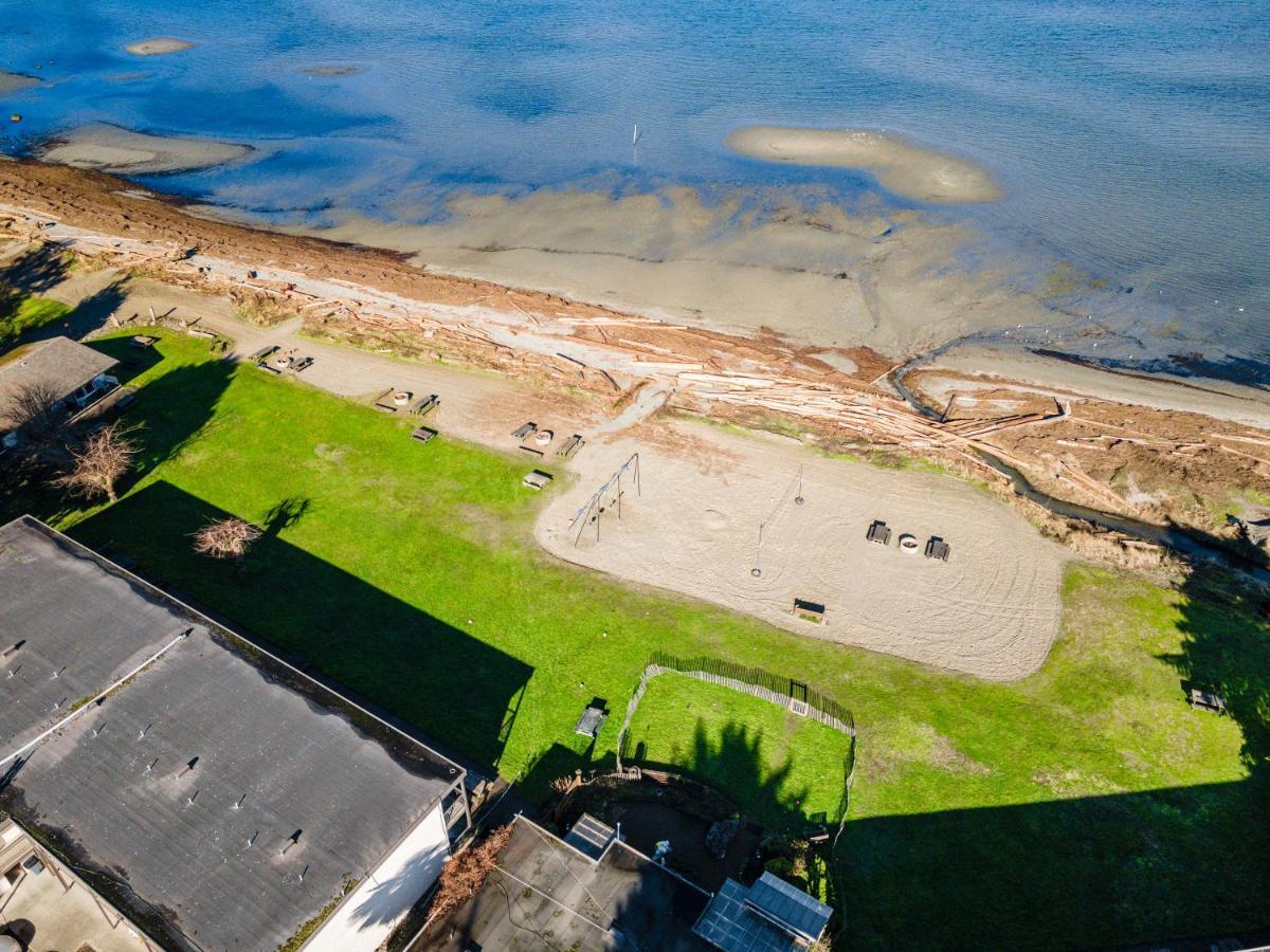 Sea Edge Motel Parksville Exterior photo