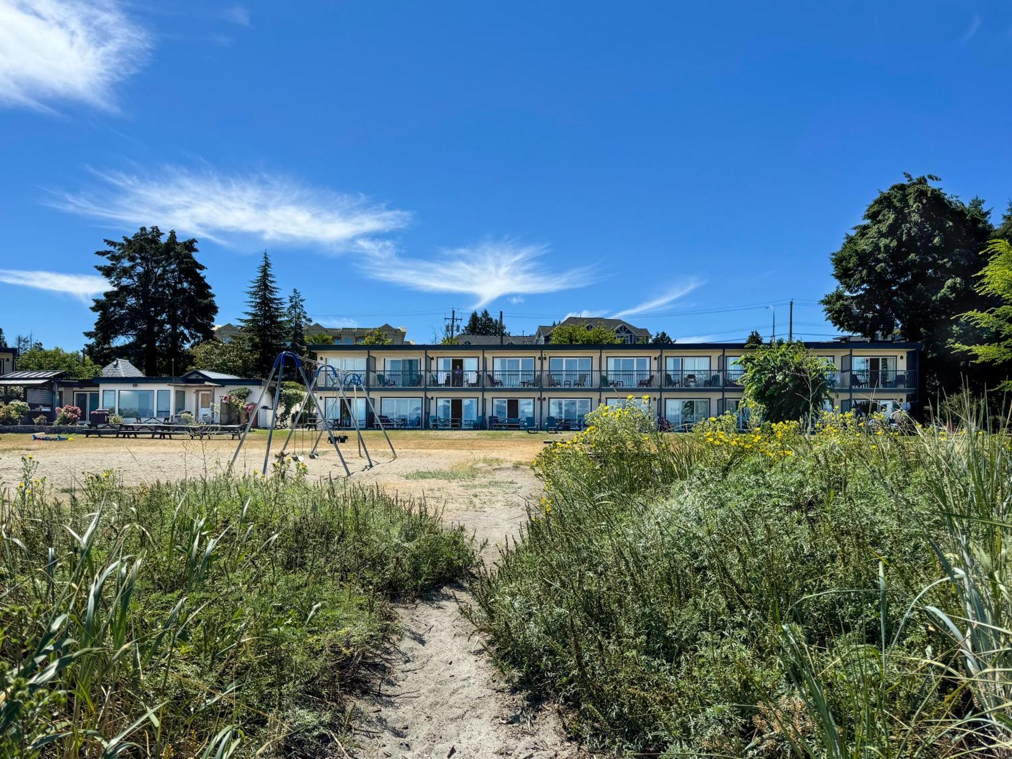 Sea Edge Motel Parksville Exterior photo