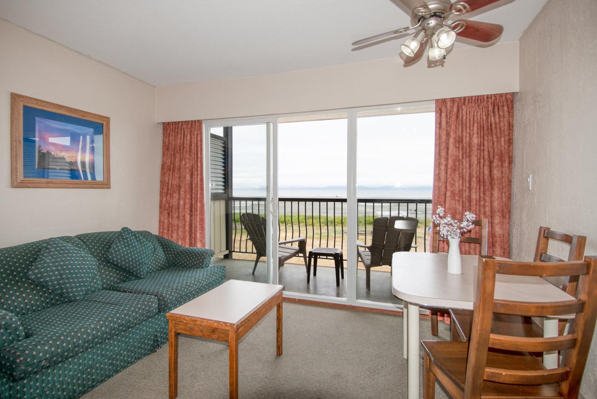 Sea Edge Motel Parksville Exterior photo